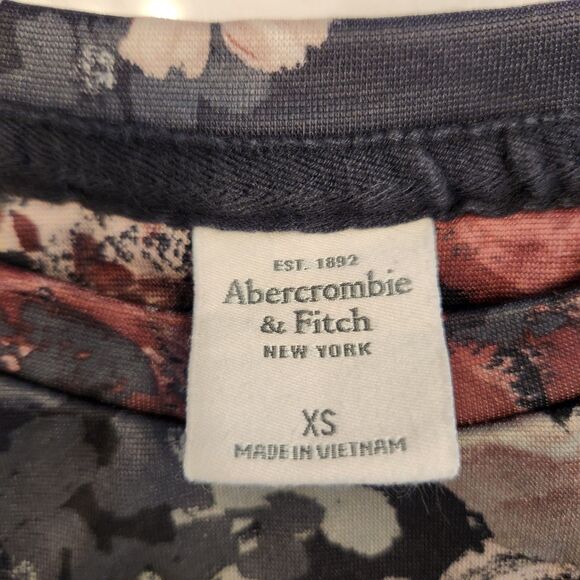 Abercrombie & Fitch Cropped Long Sleeve Sweatshirt Women's XS - Picture 3 of 6